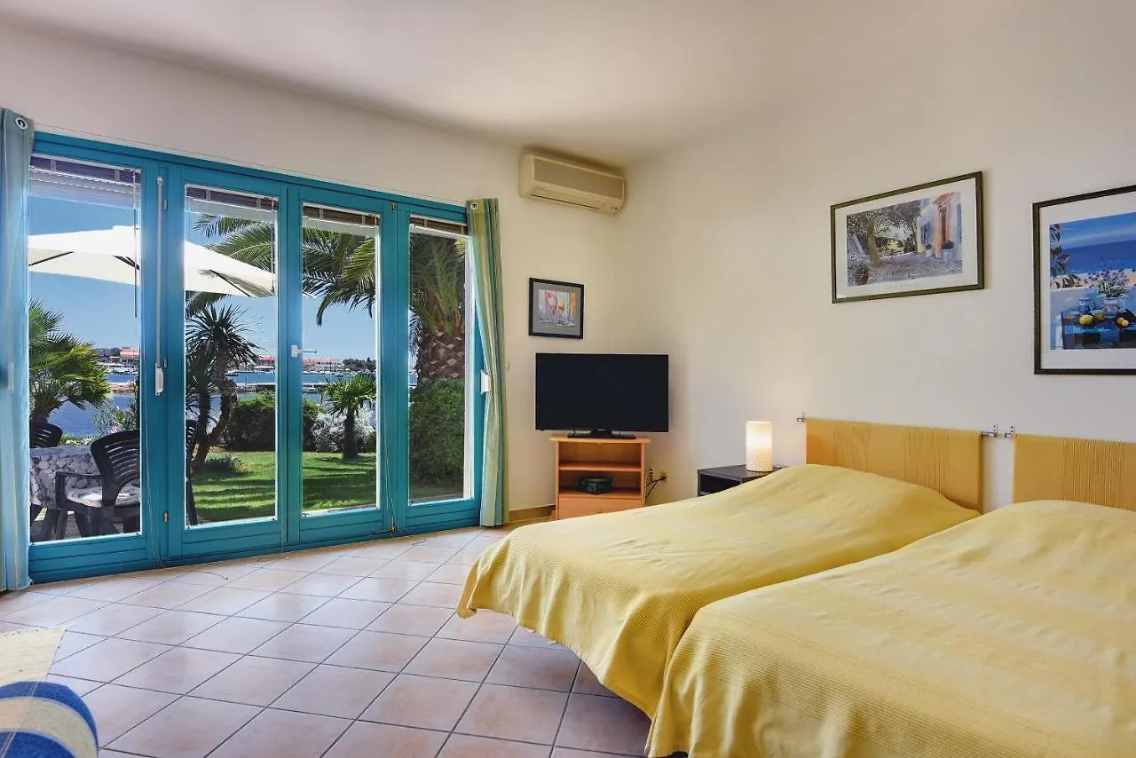 Apartments Villa Ana Medulin
