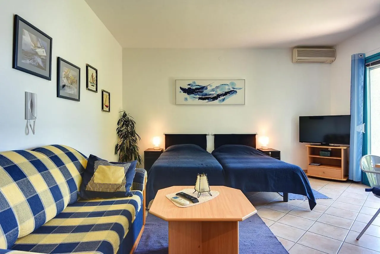 Apartments Villa Ana Medulin